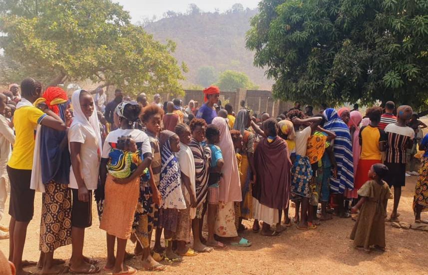 Sudan refugees standing outside a destroyed building. Photo: ©Shadow Pro for Kindness Beyond Borders Charity Innitiative.